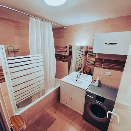 L'evidence, Calme Au Rdc Avec Parking *