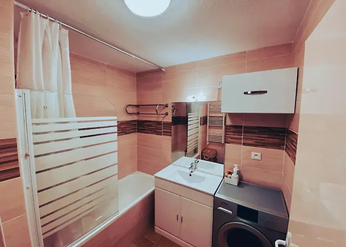 L'evidence, Calme Au Rdc Avec Parking *